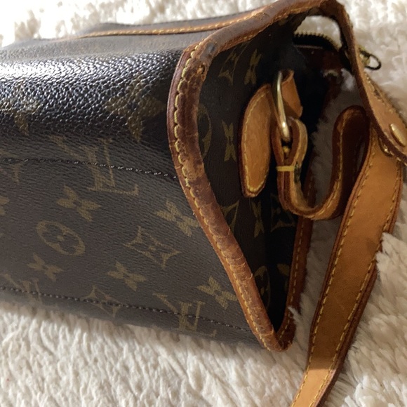 Auth Louis Vuitton Popincourt Bag - Picture 5 of 15